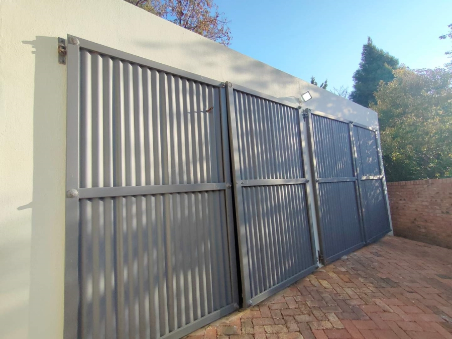 4 Bedroom Property for Sale in Langenhovenpark Free State